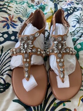 NWT 9.5W Torrid Tan Jeweled T-Strap Sandals